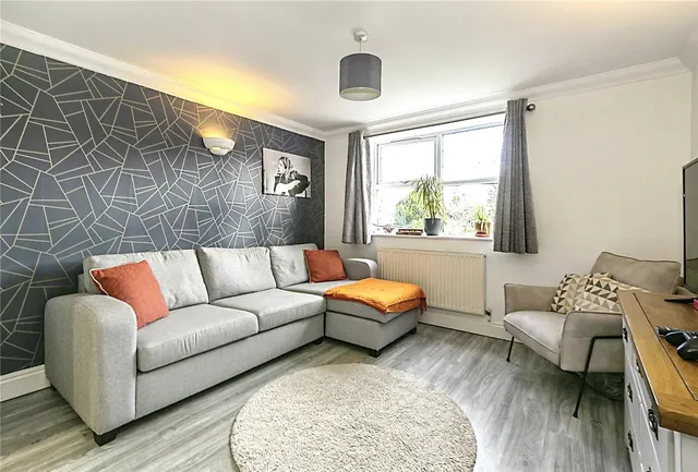 Charminster Road, Charminster, BH8, photo 2
