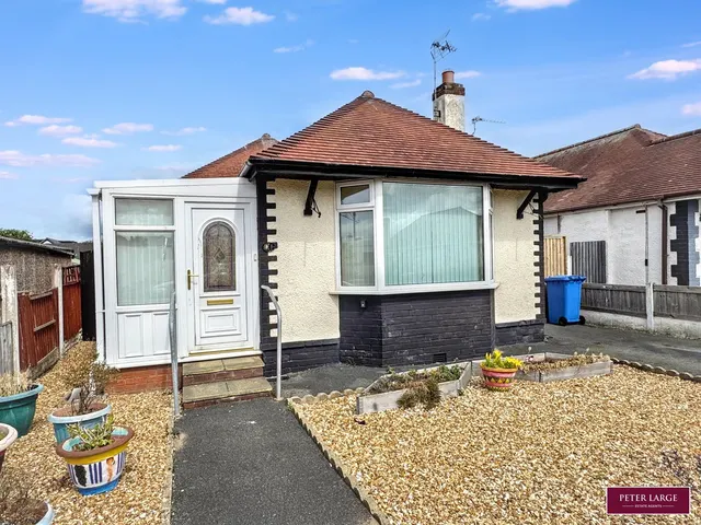 Russell Drive, Prestatyn, Denbighshire, LL19 7YS, photo 1