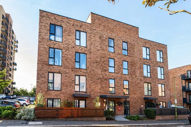 2 bedroom flat, Sydney Road, Watford, WD18