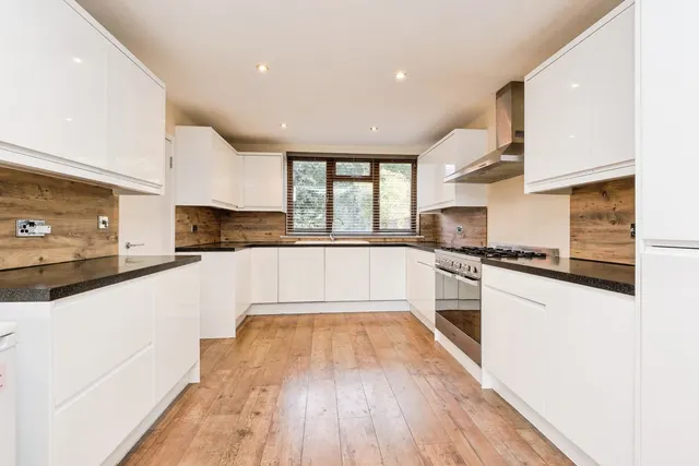 Manor Road, Lambourne End, RM4, photo 2