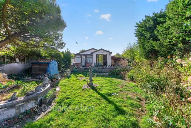 Sugden Avenue, Wickford, SS12, photo 2