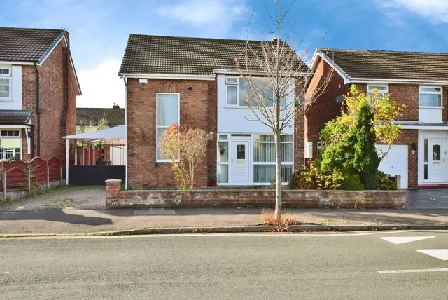 Photo 2 — East Avenue, Heald Green, Greater Manchester, SK8