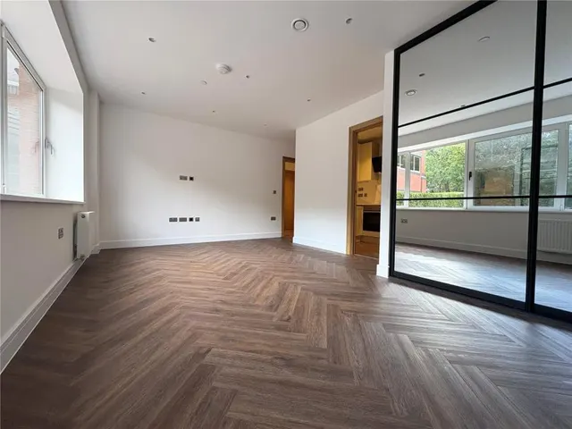 Reading Road North, GU51, photo 2