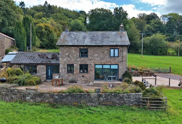 Highfield, Lydart, photo 1