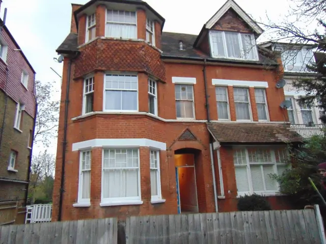 flat — Ridgindale Road, Streatham, London, SW16 1QJ