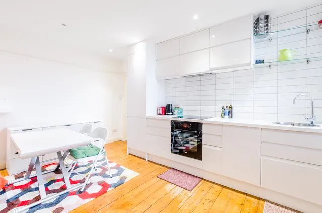 Photo 3 — 10 Cambridge Court, Sussex Gardens, London