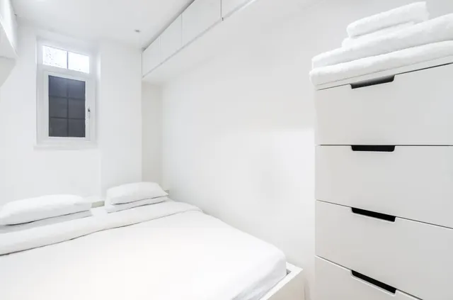 10 Cambridge Court, Sussex Gardens, London, photo 1