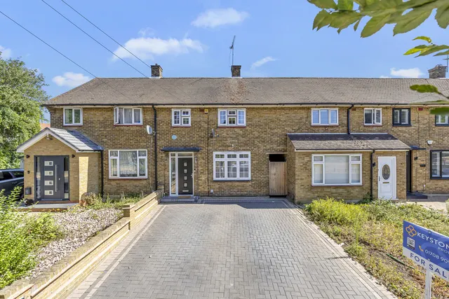 Paines Brook Way, Romford, RM3 9JP, photo 1