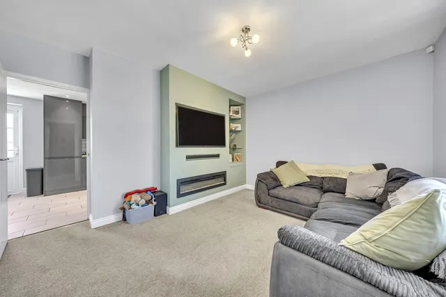 Photo 3 — Paines Brook Way, Romford, RM3 9JP