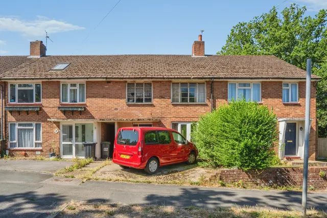 Stakes Hill Road, Waterlooville, PO7, photo 2