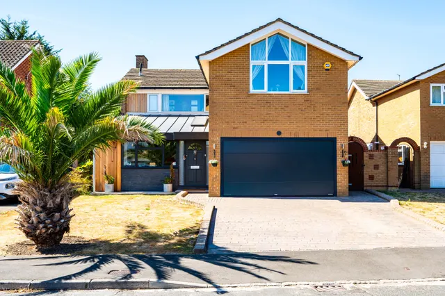 3 Cleveland Gardens, Worcester Park, photo 1