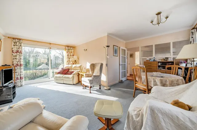 Photo 3 — Courtlands Crescent, Banstead, SM7 2PJ