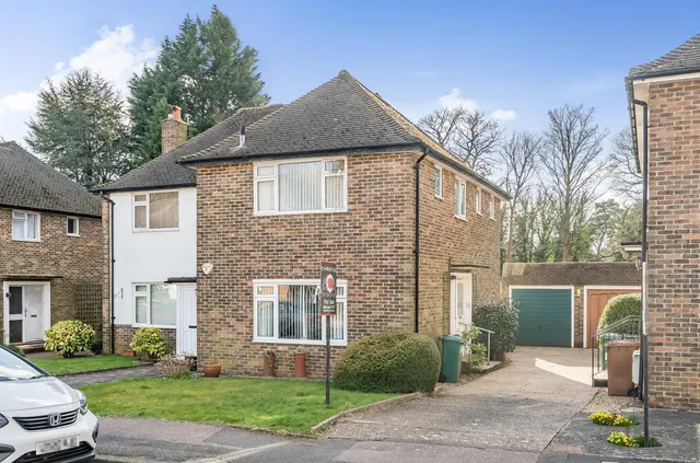 Courtlands Crescent, Banstead, SM7 2PJ, photo 1