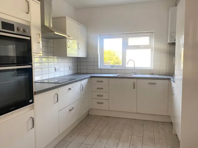 Photo 3 — Charmouth Road, Bath, BA1 3LJ