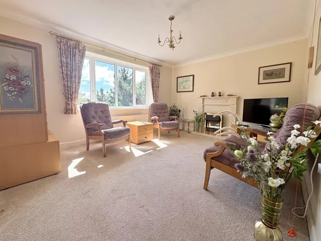 Melton Court, BH13, photo 2