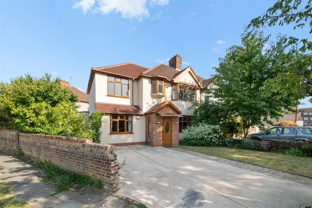 Shelley Crescent, Heston, photo 2