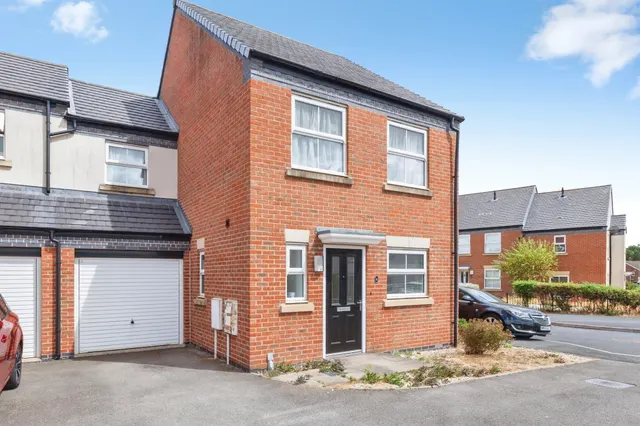 Tulip Tree Road, Nuneaton, photo 1
