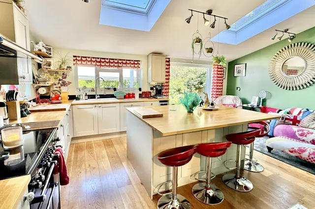 Christchurch Road, Kingston, BH24, photo 2