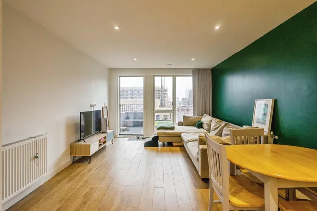 Highland Street, London, E15, photo 1