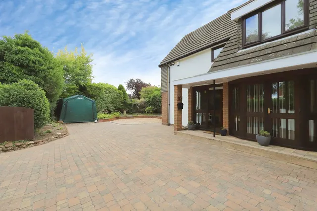 Photo 2 — Mason Road, Kidderminster