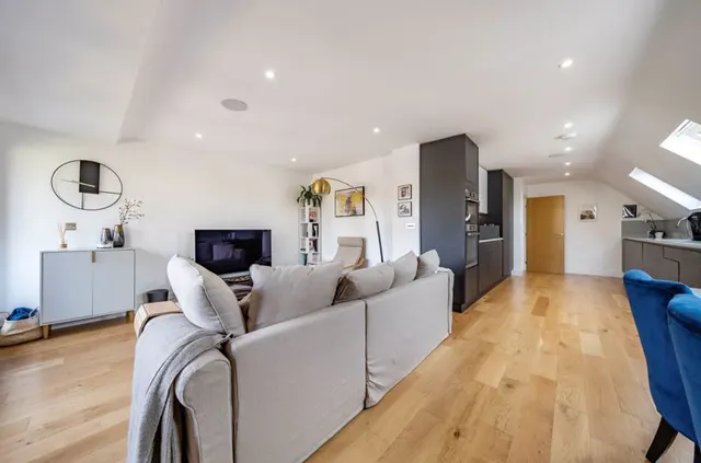 Photo 3 — 158 Foxley Lane, Purley CR8 3BW