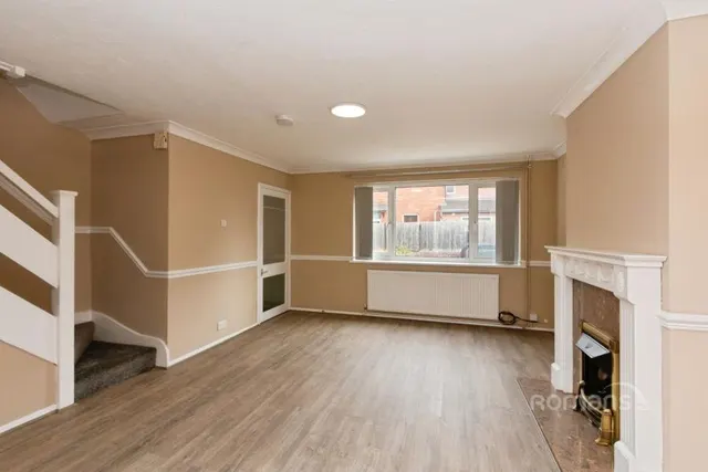 Berrybank, College Town, GU47, photo 3