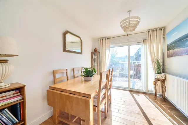 Lansdown Close, Woking, GU21, photo 2
