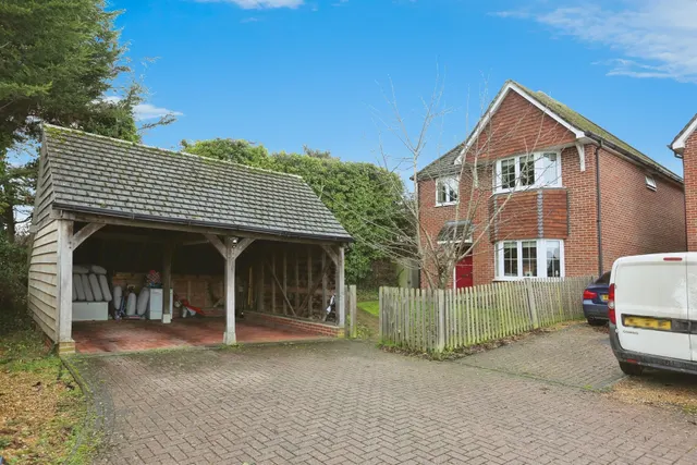 Chase Gardens, Waltham Chase, SOUTHAMPTON, photo 1