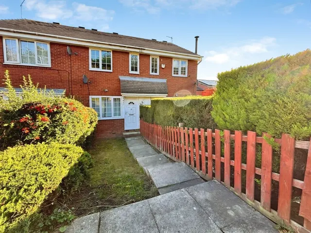 Sycamore Croft, Beeston, photo 1