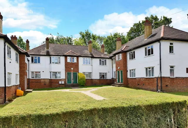 Alberta Avenue, Cheam, SM1, photo 1