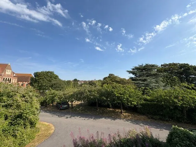 King Edwards Parade, Eastbourne, BN20, photo 2