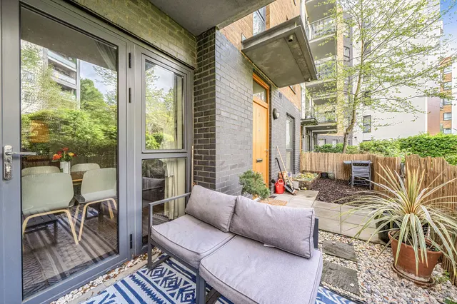 Photo 3 — Flat 3, Chaplin House, All Saints Road, London