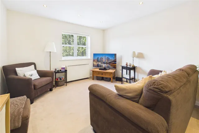 Lawrence Place, Newbury, RG14, photo 3