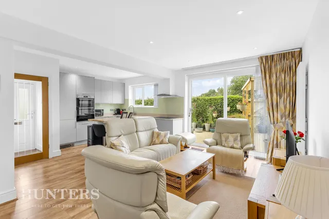 Milbury Drive, Hollingworth Lake, OL15, photo 2