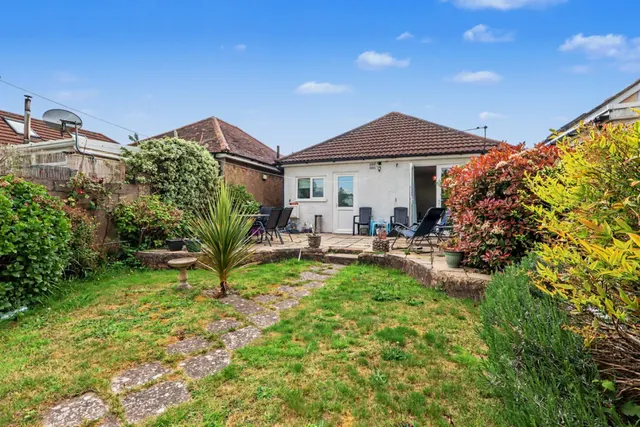 Walliscott Road, Wallisdown, photo 1