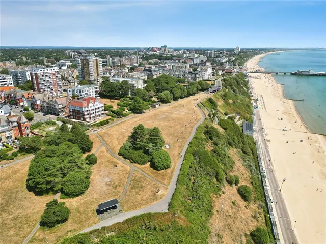 West Cliff Gardens, Bournemouth, BH2, photo 2