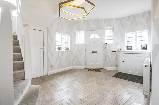 Photo 3 — Hoodcote Gardens, London, N21 2NG