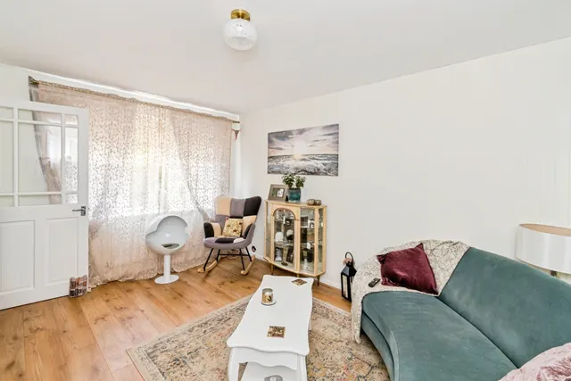 Photo 2 — Neville Drive, ROMSEY