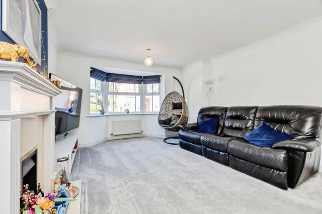Photo 2 — Wilkie Close, KETTERING