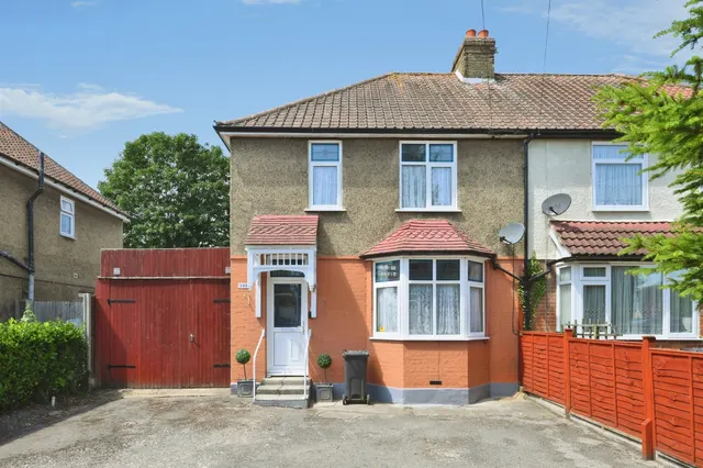High Road, Broxbourne, photo 1