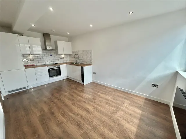 Carlton Square, Carlton, NG4, photo 1