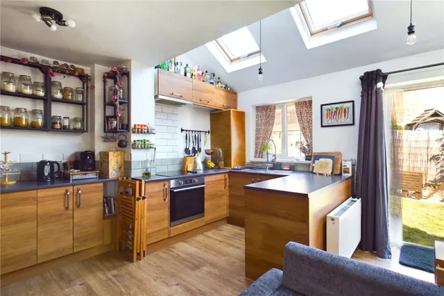 Burdock Close, Burghfield Common, RG7, photo 3