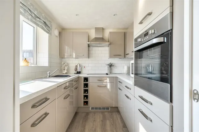 West Street, Newbury, RG14, photo 2