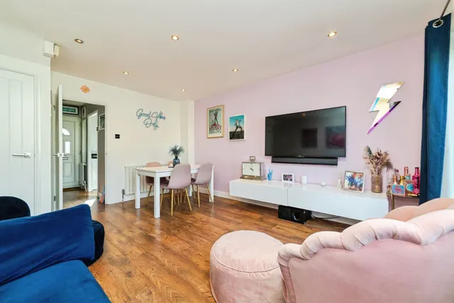 Turpins Close, Hertford, SG14, photo 2