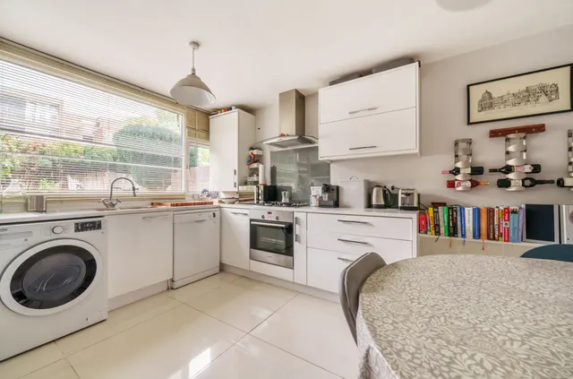 Grangedale Close, Northwood, HA6, photo 3