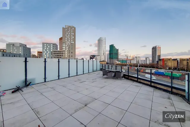 Photo 3 — Roosevelt Tower, 18 Williamsburg Plaza, London, E14 9NW