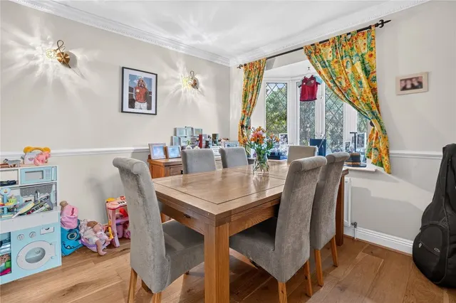Lorne Gardens, Woking, GU21, photo 3
