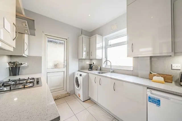 Kings Road, KT2, photo 1