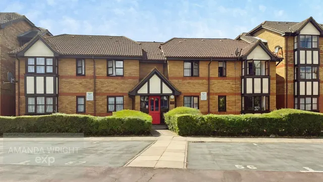 Redwood Grove, Bedford, MK42, photo 1
