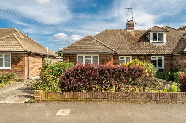 Billingshurst, RH14 9TD, photo 1